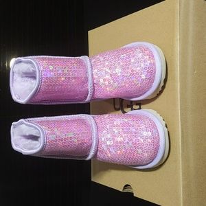 Ugg classic II girls boot